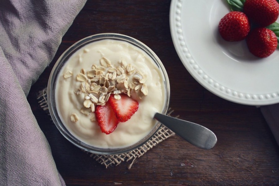 Yogurt, strawberries, and oats in a breakfast bowl